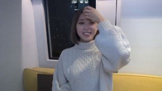 开奔驰的漂亮小姐姐 一炮一炮换来的豪车 风情万种 骚气逼人 杏眼含情妩媚尤物